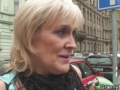 Dewasa dengan tato Spanyol mesum seperti liar