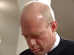 Pembantu mesum dengan tuannya dan makan kemaluannya setiap hari