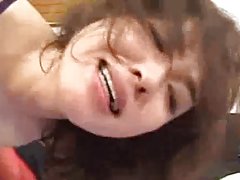 Si rambut pirang mengorbankan pantatnya untuk menjadi kacau dalam video porno