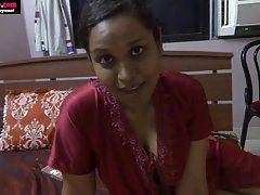 Gadis mabuk minum anggur di ayam kekasihnya