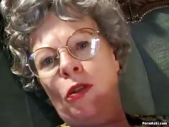 El Niño Polla memukul temannya ketika mereka merekamnya