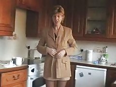 Berandalan mengisap penis ke penjaga untuk keluar dari penjara