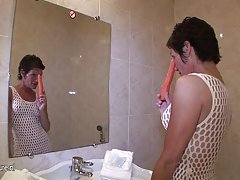 Saudara yang sudah dewasa bercinta bersama-sama karena tidak memiliki pasangan