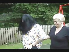 Ayah memaku kontol ke putrinya yang seksi di pantat