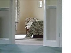 Melanggar ibu tirinya karena sangat menyebalkan