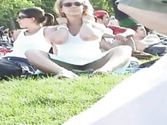 Masturbasi putrinya keluar dari kewajiban dan menjadi lesbian